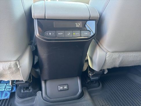 Used 2022 Toyota Highlander XLE image 20