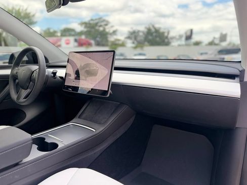 Used 2023 Tesla Model Y Performance AWD/4WD image 17