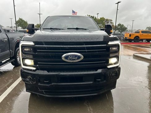Used 2025 Ford F250 Platinum AWD/4WD image 2