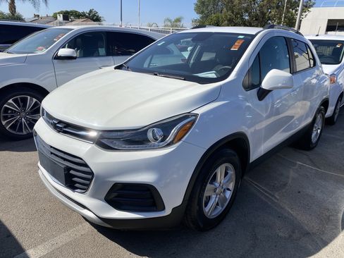 Used 2022 Chevrolet Trax LT FWD image 2