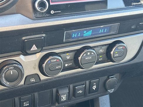 Used 2022 Toyota Tacoma TRD Off-Road image 31