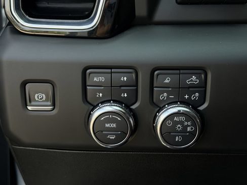 Used 2024 GMC Sierra 2500 Denali Ultimate AWD/4WD image 24