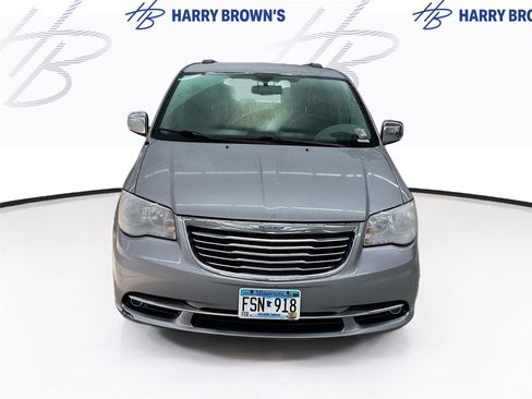 Used 2014 Chrysler Town & Country Touring-L image 6