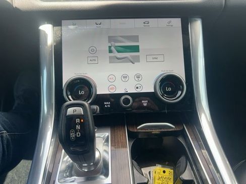 Used 2018 Land Rover Range Rover Sport SE image 13