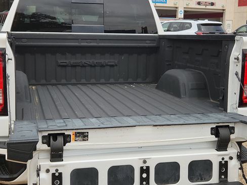 Used 2019 GMC Sierra 1500 Denali w/ Denali Ultimate Package AWD/4WD image 9