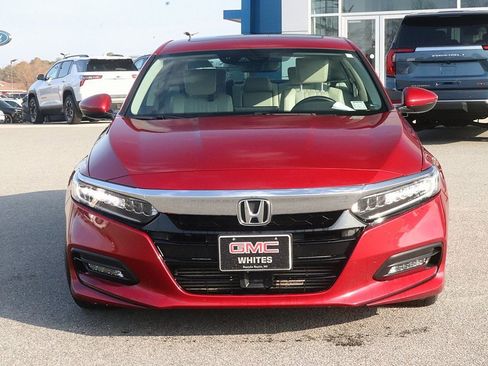 Used 2019 Honda Accord Touring image 2
