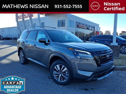 Certified 2025 Nissan Pathfinder SL w/ Black Appearance Package AWD/4WD image 1