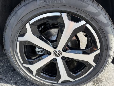 New 2026 Volkswagen Tiguan SE image 31