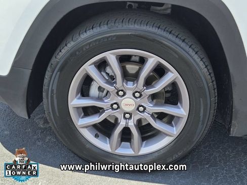 Used 2024 GMC Terrain SLT AWD/4WD image 14