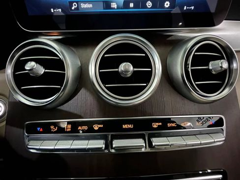 Used 2022 Mercedes-Benz GLC 300 4MATIC image 17