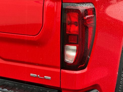 Certified 2022 GMC Sierra 1500 SLE image 35