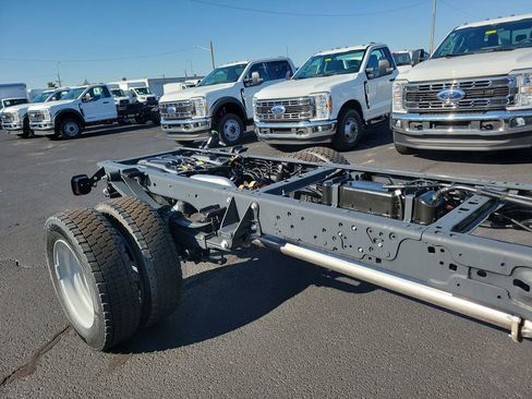 New 2026 Ford F550 4x4 Crew Cab image 7