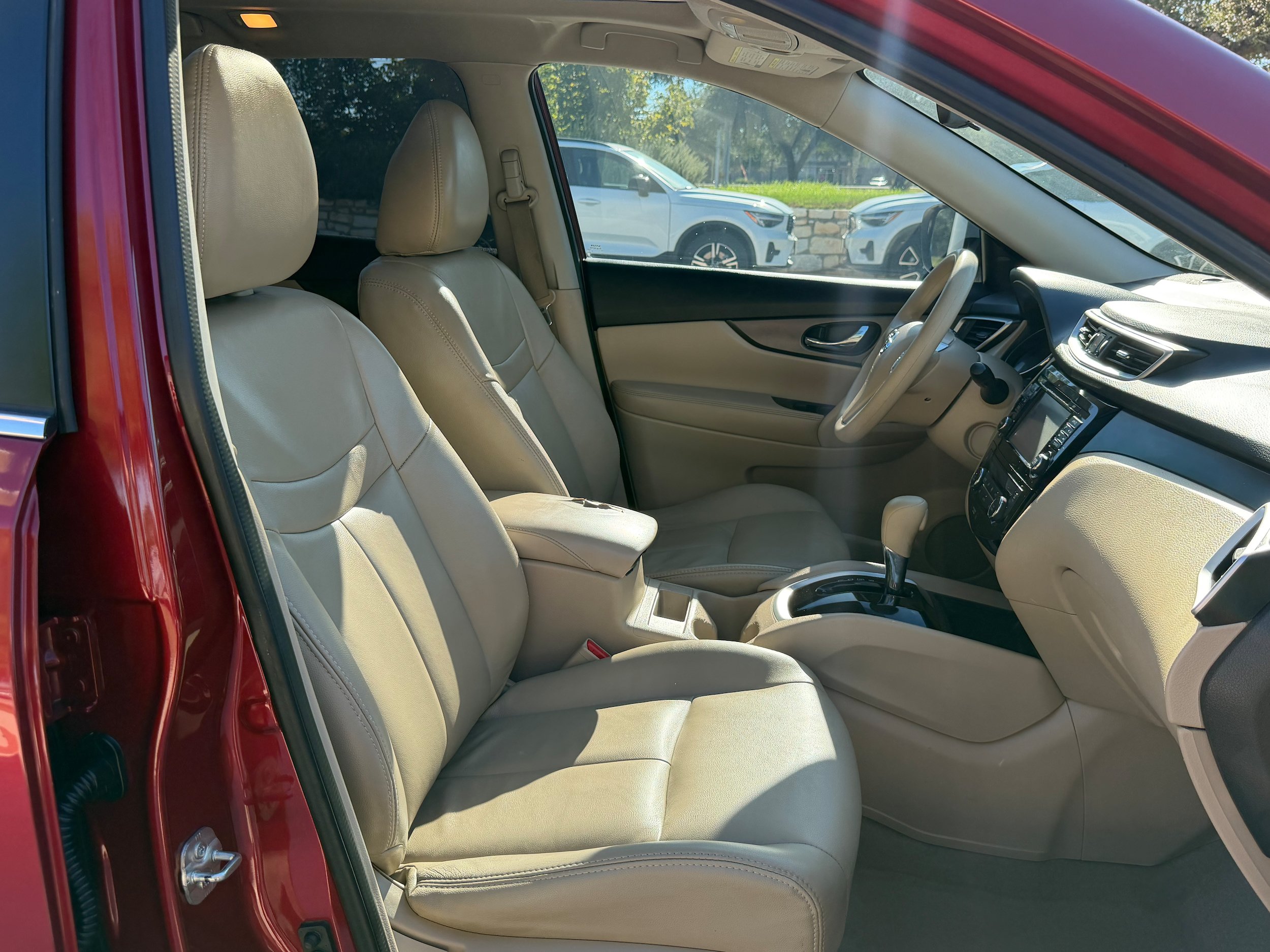 Used 2014 Nissan Rogue SV w/ SV Premium Package FWD image 10