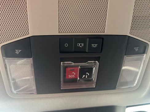 Used 2025 Mitsubishi Eclipse Cross Black Edition image 24