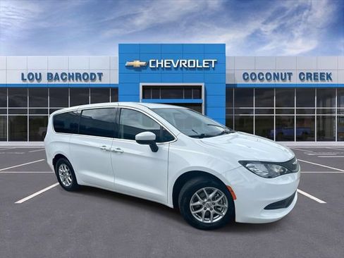Used 2023 Chrysler Voyager LX FWD image 1