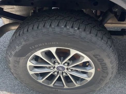 Used 2019 Ford F150 XLT w/ Equipment Group 302A Luxury AWD/4WD image 18