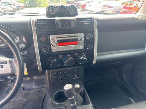 Used 2012 Toyota FJ Cruiser 4WD w/ Upgrade Pkg image 10