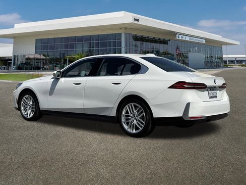 Certified 2024 BMW 530i RWD image 8