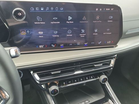 Used 2025 Chevrolet Traverse LT w/ Enhanced Driving Package image 13