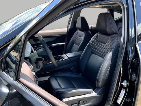 Certified 2025 Nissan Murano Platinum w/ Cargo Package AWD/4WD image 8