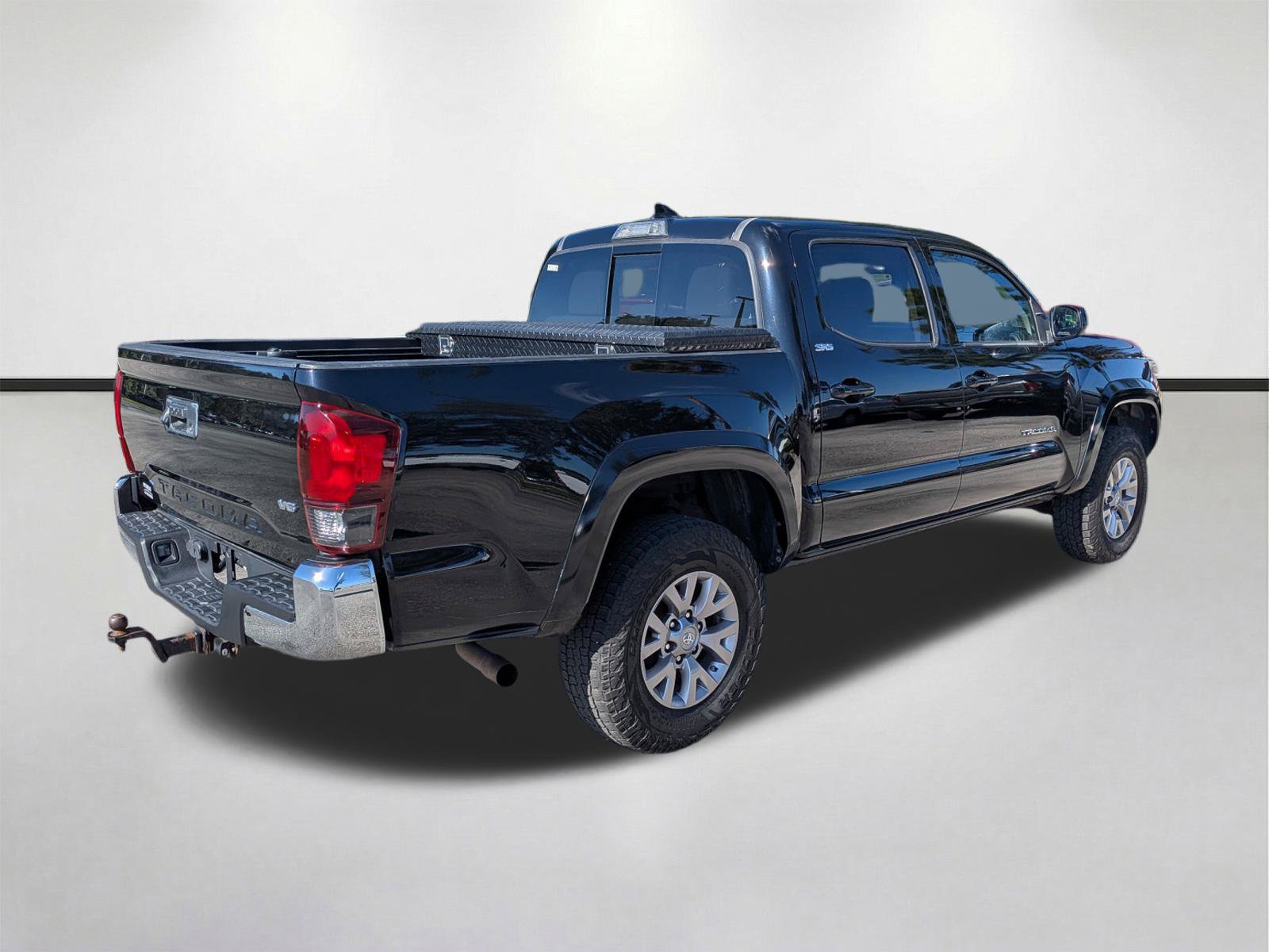 Used 2018 Toyota Tacoma SR5 RWD image 4