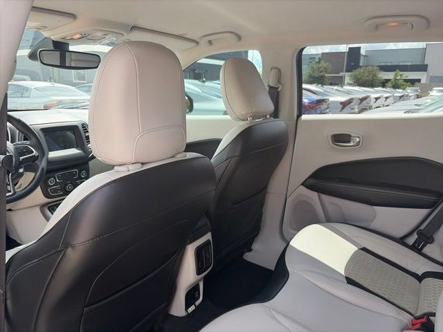 Used 2019 Jeep Compass Latitude FWD image 10