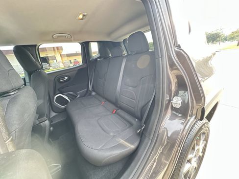 Used 2019 Jeep Renegade Latitude w/ Cold Weather Group AWD/4WD image 25