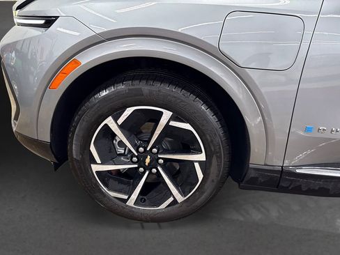 Used 2025 Chevrolet Equinox EV LT image 12