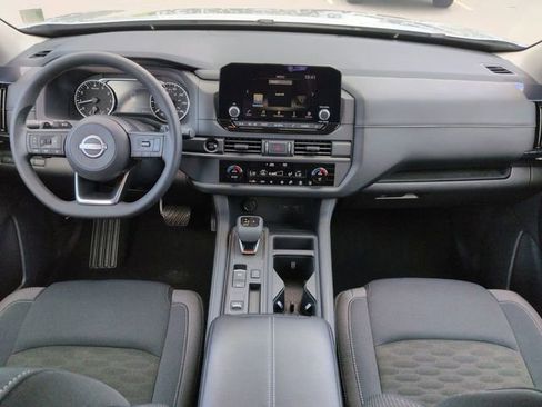 Used 2025 Nissan Pathfinder S FWD image 15