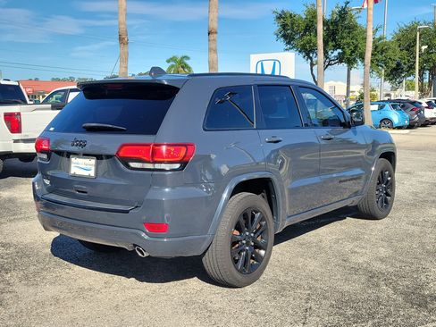 Used 2018 Jeep Grand Cherokee Altitude AWD/4WD image 7