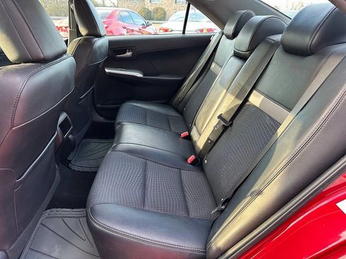 Used 2014 Toyota Camry SE w/ Fleet Convenience Package image 16