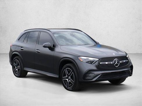 Used 2024 Mercedes-Benz GLC 300 4MATIC image 3