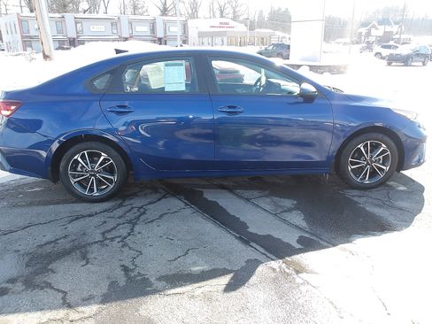 Used 2023 Kia Forte LXS image 8