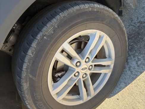 Used 2024 Ford Explorer XLT image 6