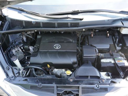 Used 2012 Toyota Sienna XLE AWD/4WD image 31