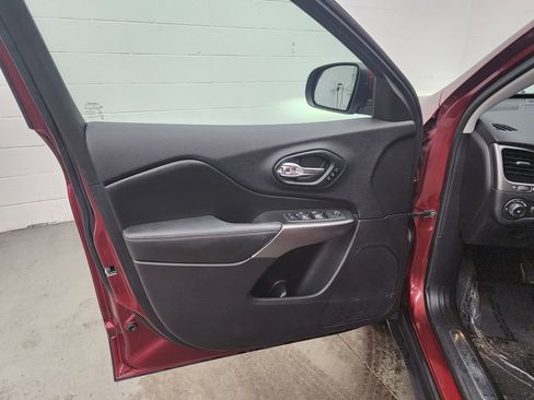 Used 2020 Jeep Cherokee Limited AWD/4WD image 9