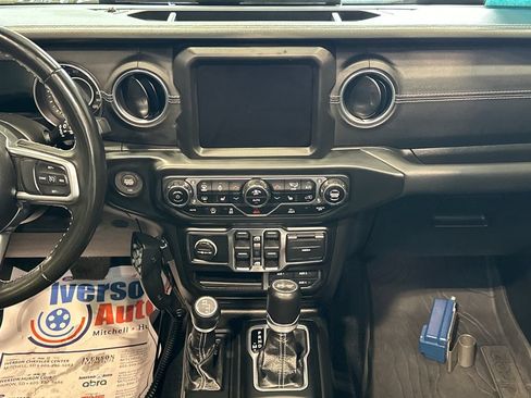 Used 2022 Jeep Wrangler Unlimited Sahara w/ LED Lighting Group AWD/4WD image 31