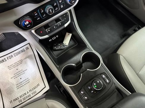 Used 2023 GMC Terrain SLT AWD/4WD image 28