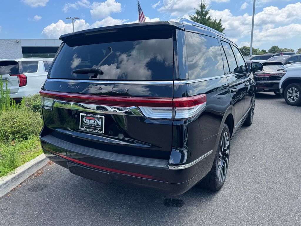 Used 2024 Lincoln Navigator Black Label AWD/4WD image 4