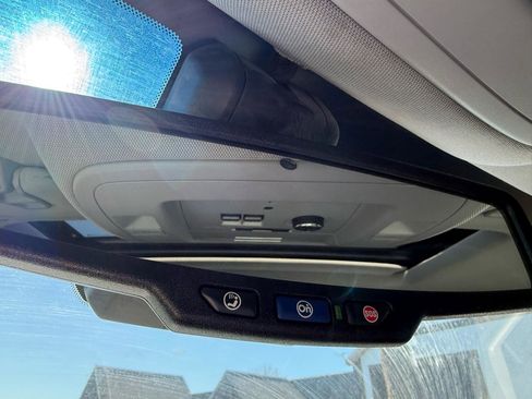 Used 2018 Chevrolet Suburban Premier image 17