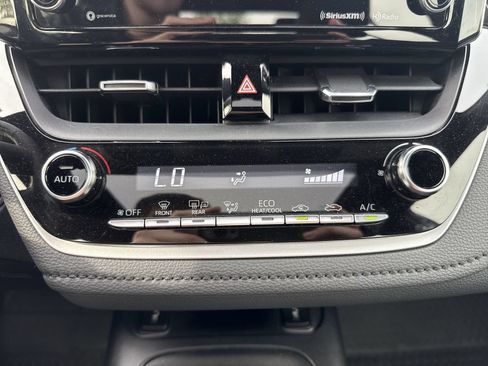 Used 2022 Toyota Corolla XSE FWD image 19