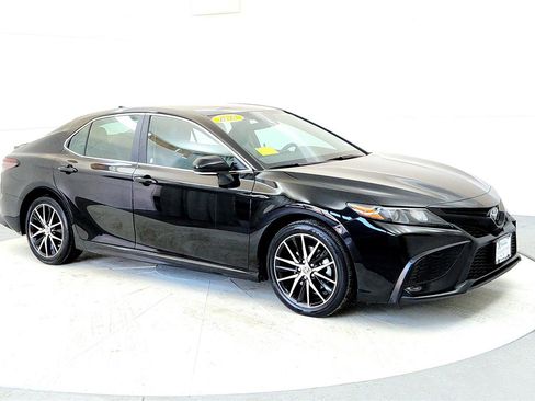 Used 2023 Toyota Camry SE image 7