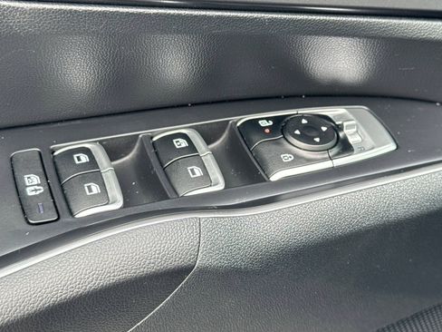 Used 2024 Kia Sorento S image 12