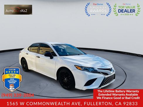 Used 2019 Toyota Camry SE FWD image 5