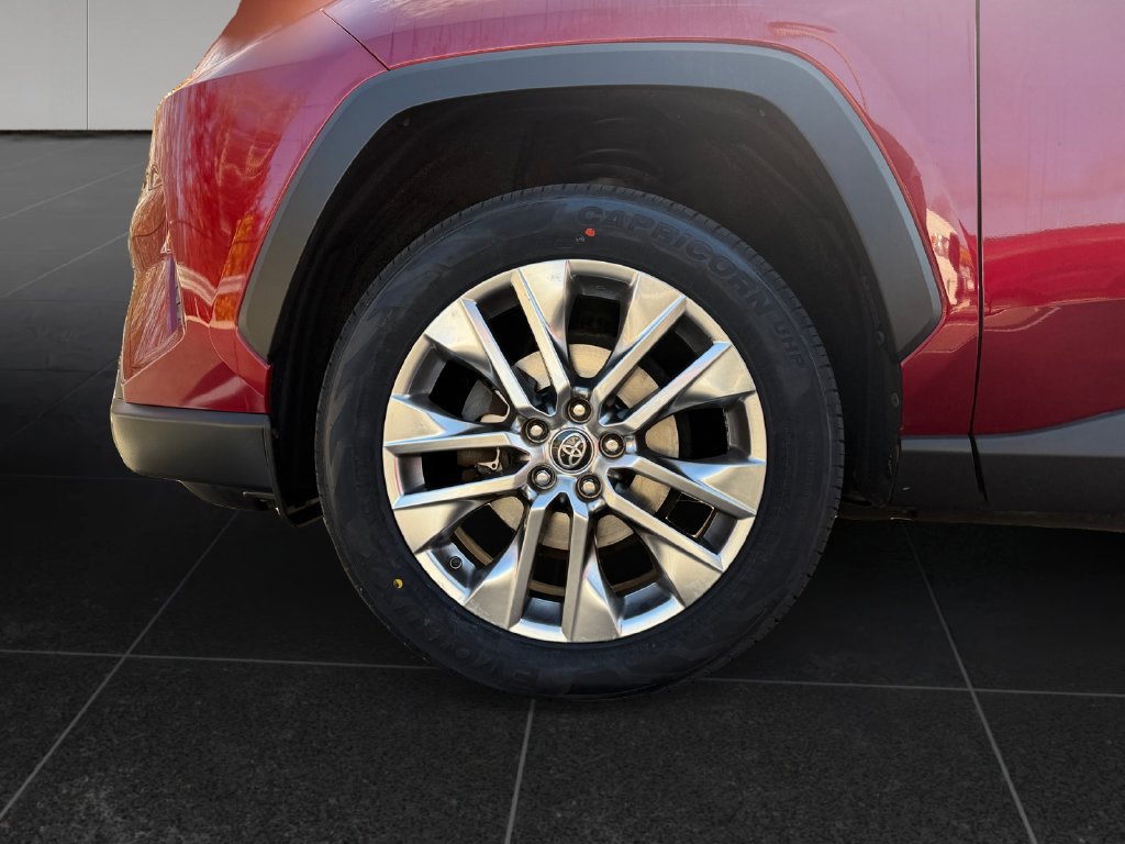 Used 2021 Toyota RAV4 XLE Premium AWD/4WD image 10