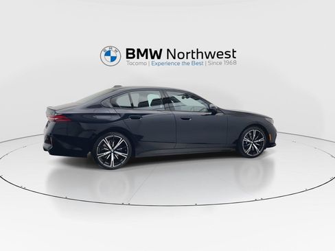 New 2027 BMW 530i xDrive w/ M Sport Package AWD/4WD image 4