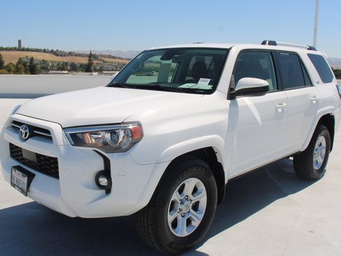 Certified 2022 Toyota 4Runner SR5 RWD image 7