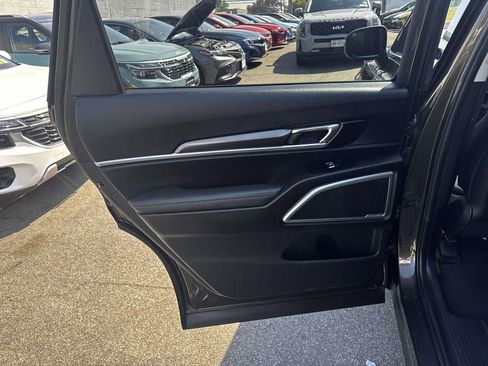Certified 2023 Kia Telluride S w/ S Sunroof Package AWD/4WD image 11