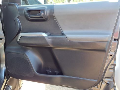 Used 2022 Toyota Tacoma SR5 RWD image 23