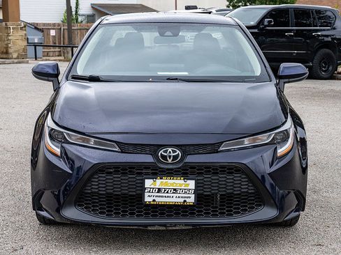 Used 2022 Toyota Corolla LE image 2